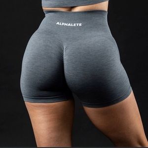 Alphalete amplify shorts- titanium grey, XS
